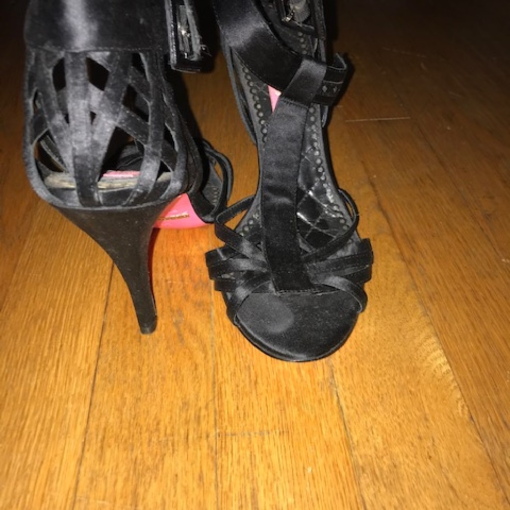 Strappy Black Sandals and Pink Soles!